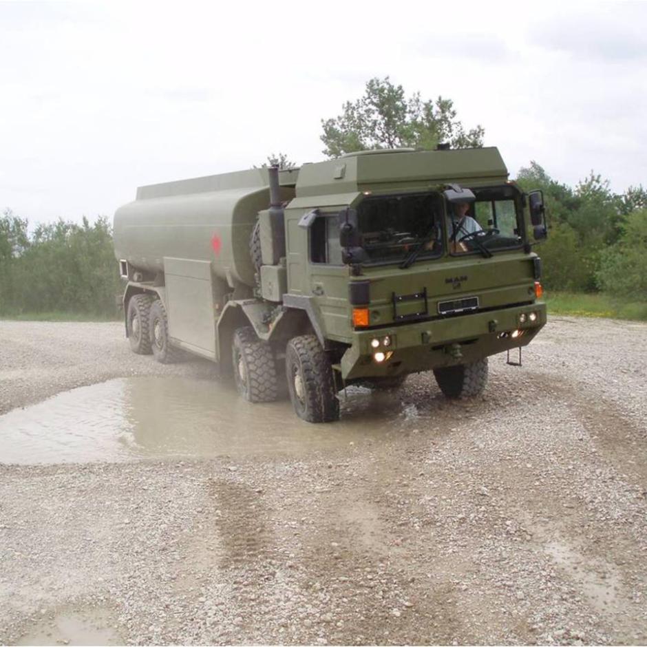 Off-road fuel truck