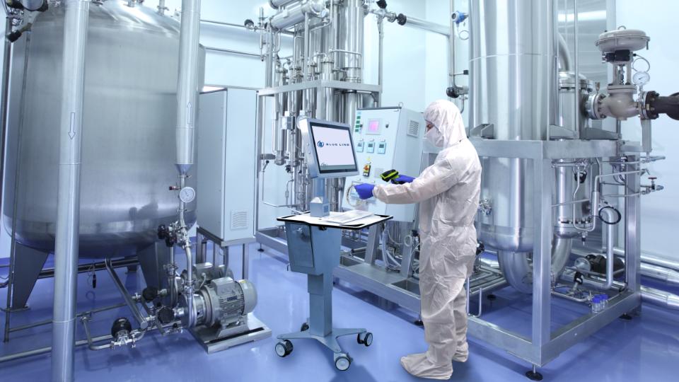 Mobile IT operator stations for cleanroom