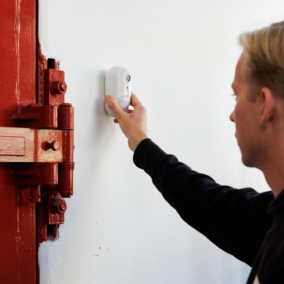 Data and Security - Knowledge Makes the Difference