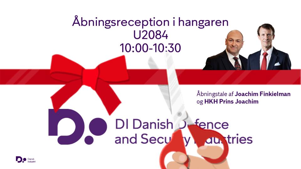 Åbningsceremoni i hangaren